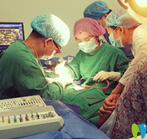 <!--<i data=20240703-sp></i>-->口腔種植牙齒手術中