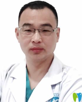 南京博韻口腔門(mén)診部全科醫(yī)師何靜