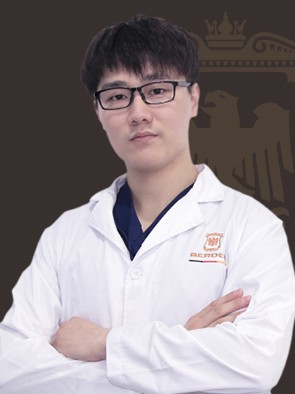 廣州柏德口腔門診部 閆振