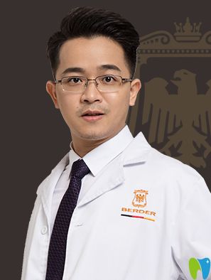 廣州柏德口腔楊展強(qiáng)醫(yī)生