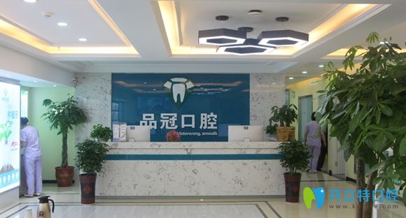 問:十堰矯正牙齒多少錢?答:品冠口腔自鎖托槽矯正價(jià)6500元起