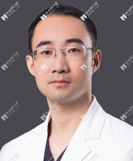 臺(tái)州椒江牙博士口腔種植院長(zhǎng)簡(jiǎn)小沖