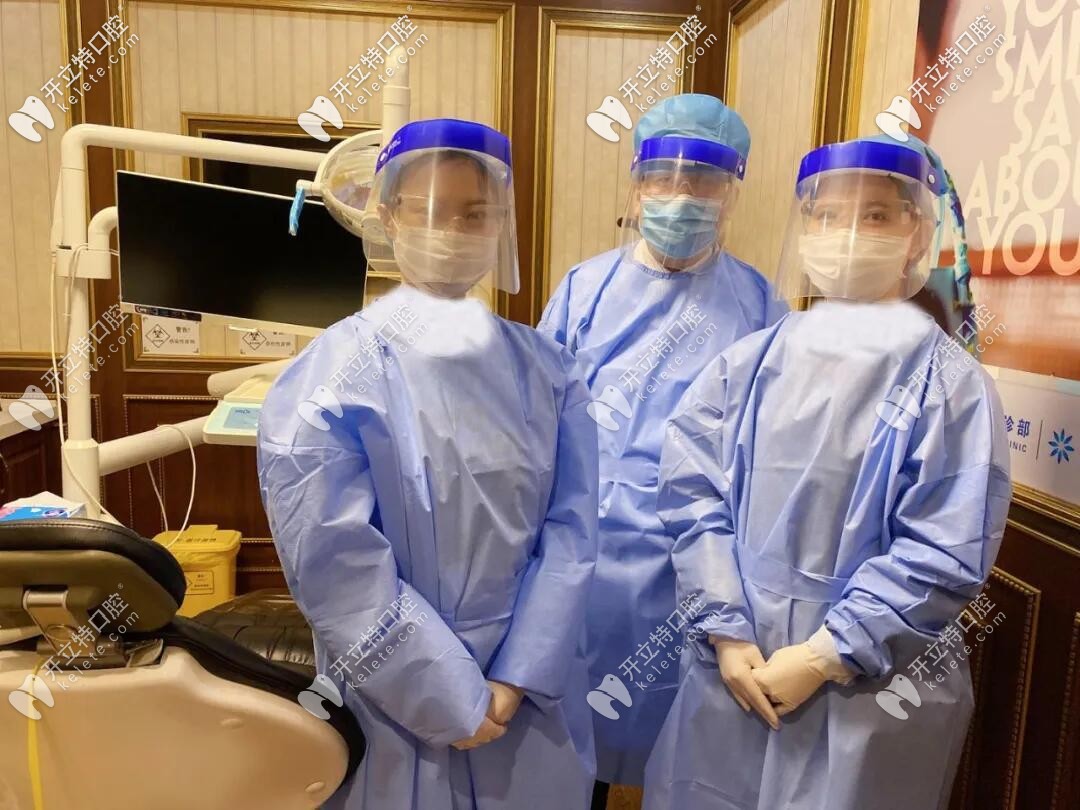 醫(yī)護(hù)人員進(jìn)行防護(hù)