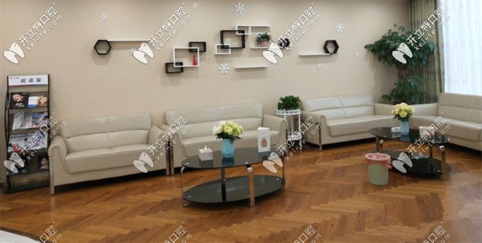 休息區(qū)的一角，寬敞明亮