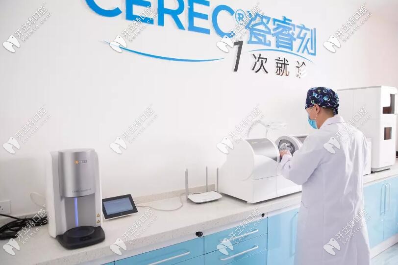 為張大爺制作牙冠的瓷?？淘O(shè)備