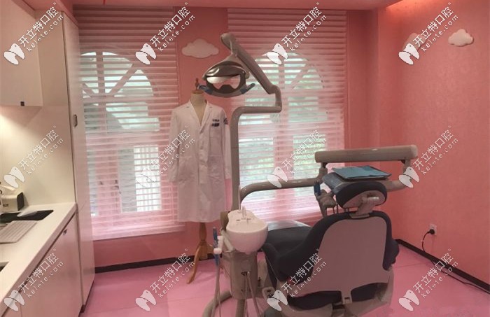 據(jù)說每一個美奧口腔都有一個全粉色的診療室，為了緩解顧客情緒
