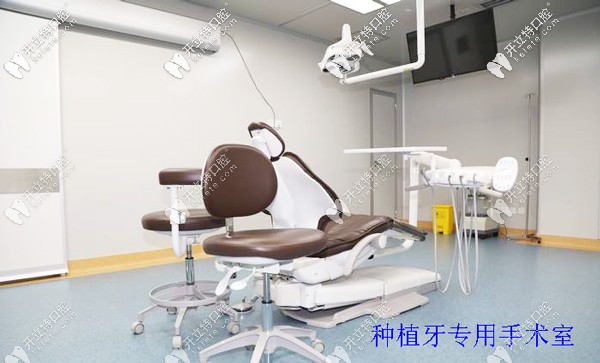正規(guī)牙科醫(yī)院會(huì)備有專用的種植手術(shù)室