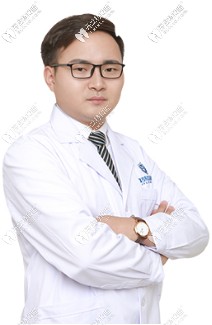 拜爾口腔（大潤發(fā)店）門診主任閔強