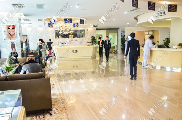 烏魯木齊美奧口腔的大廳環(huán)境